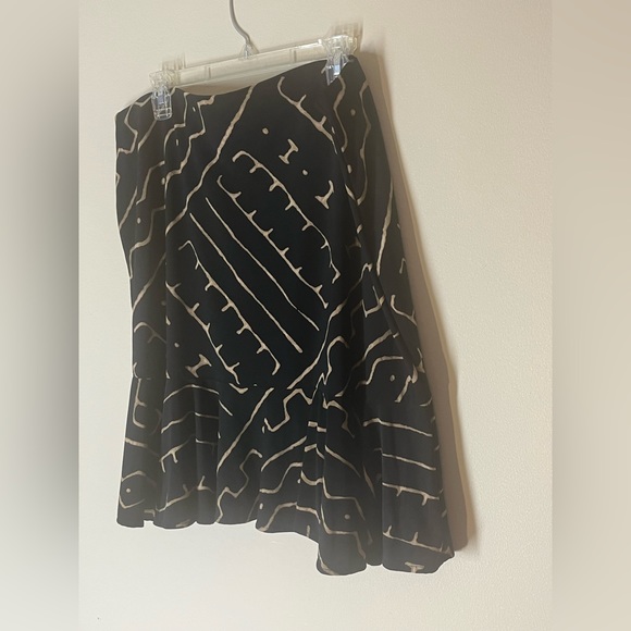 Chaps Black and tan knee length skirt with ruffled bottom hem. - Picture 2 of 4